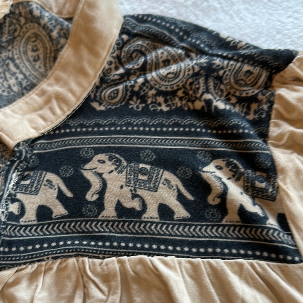 POL Beige and Black Patterned Top - Picture 4 of 8